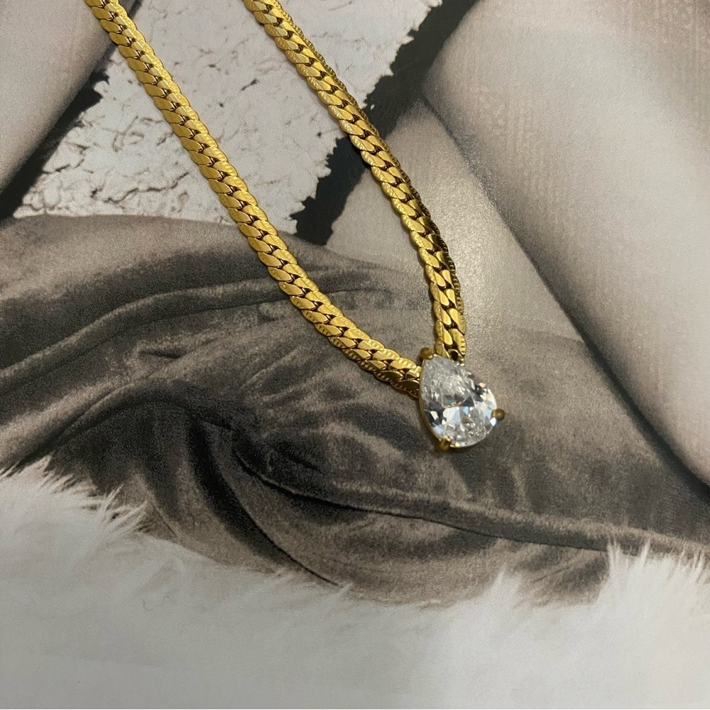 18k Gold Plated Faux Diamond Teardrop Pendant Chain Necklace - Picture 13 of 16